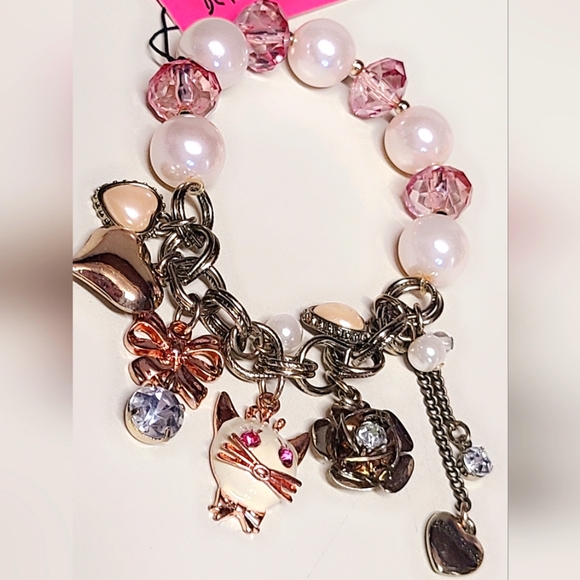 Besty Johnson charm bracelet - Picture 2 of 5